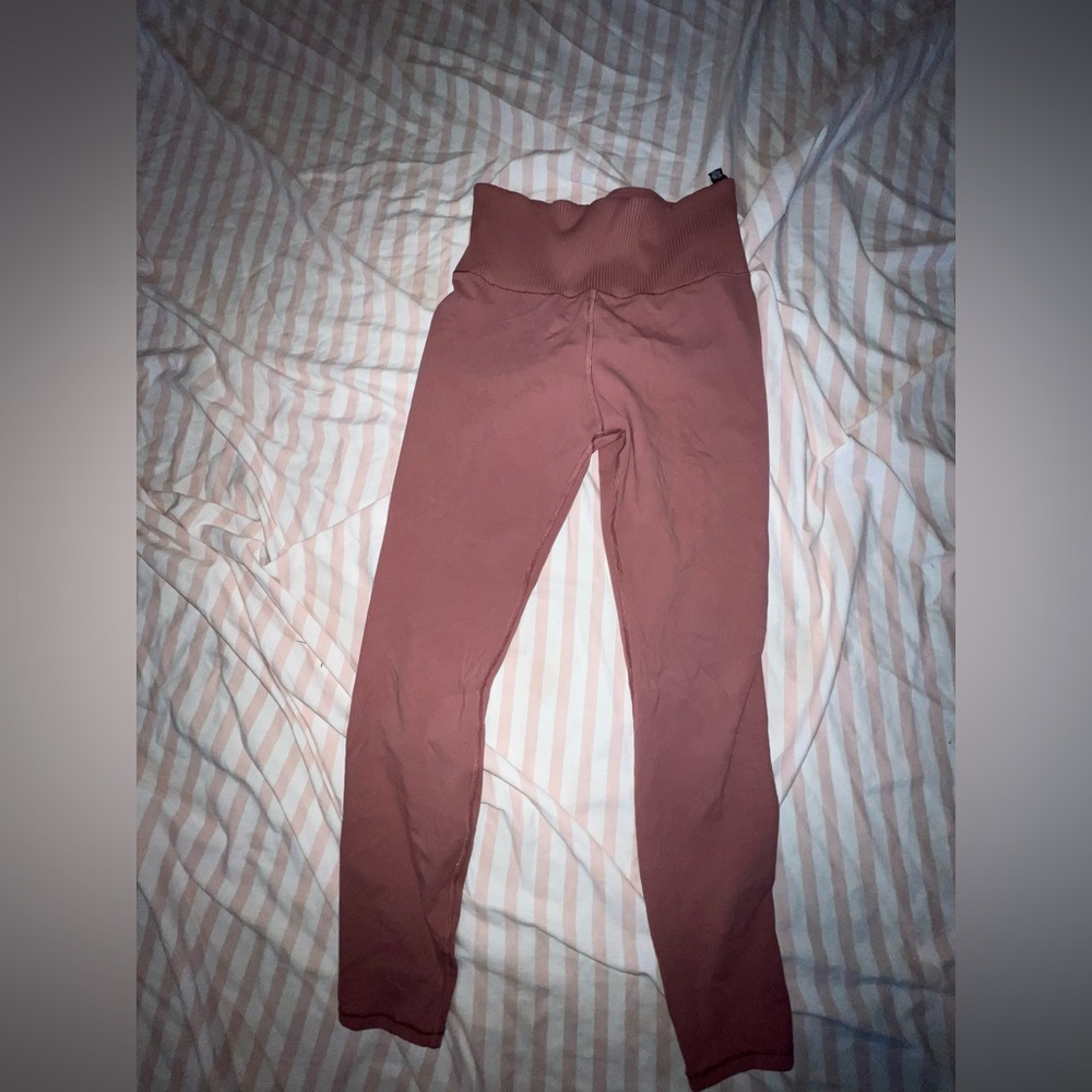 Vuori rib studio Leggings size Medium women’s pink sports wear - Picture 4 of 12
